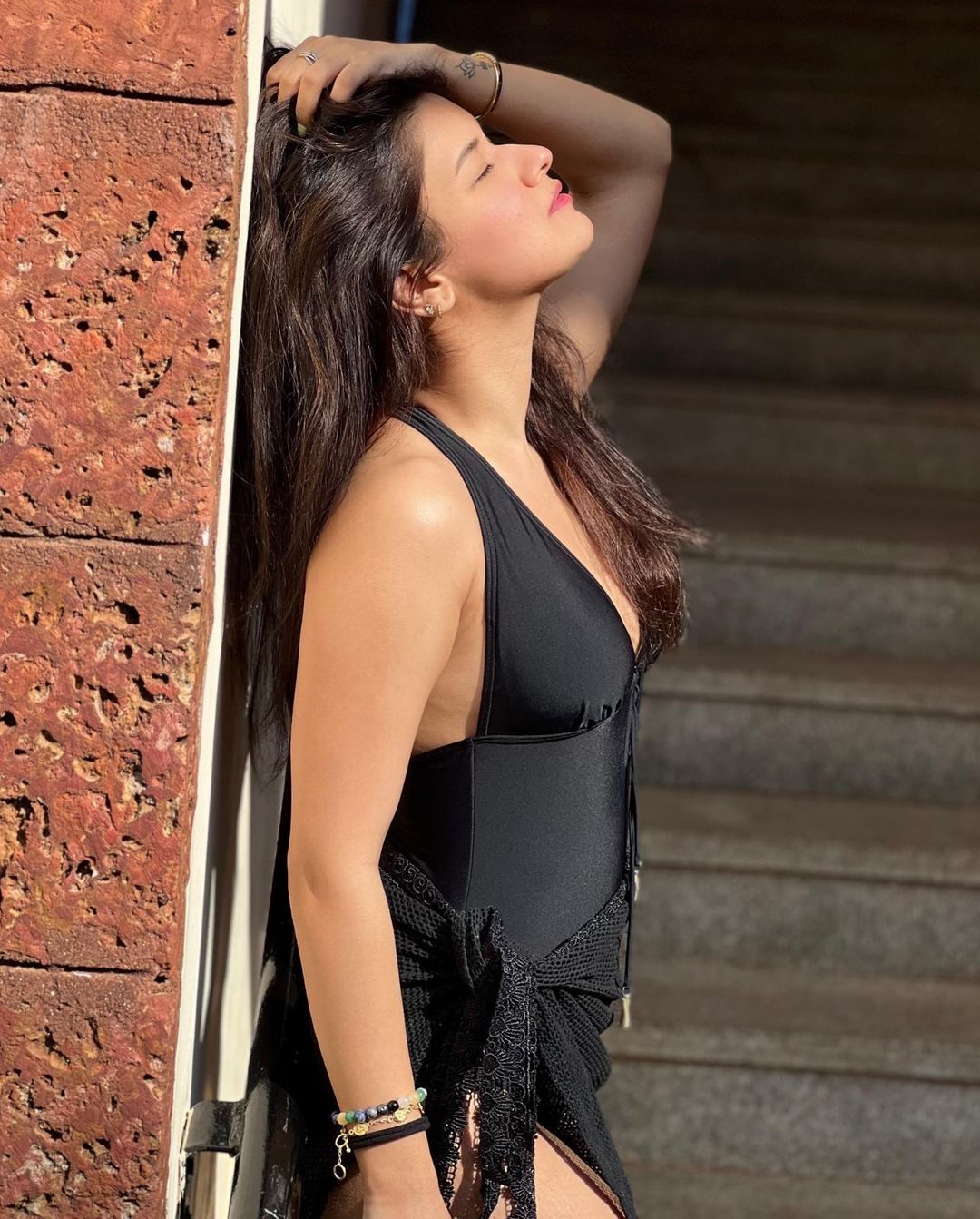 avneet kaur hot pic, avneet kaur sexy, avneet navel, avneet kaur as radha, sexy , avneet kaur ,radha rani, avneet kaur hot cute pics,avneet in bikini, red hot bikini, beach, hot