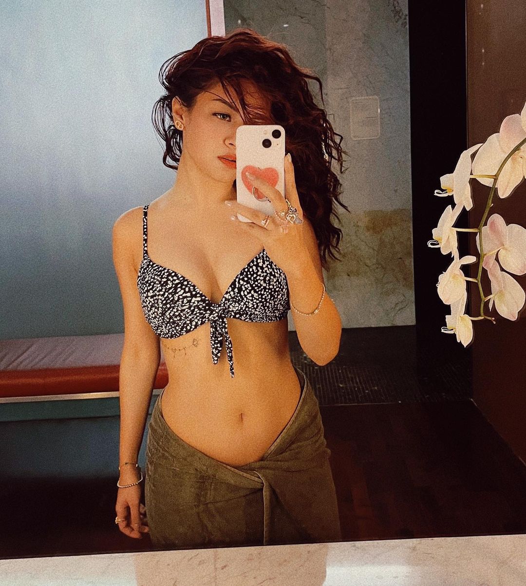 avneet kaur hot pic, avneet kaur sexy, avneet navel, avneet kaur as radha, sexy , avneet kaur ,radha rani, avneet kaur hot cute pics,avneet in bikini, red hot bikini, beach, hot