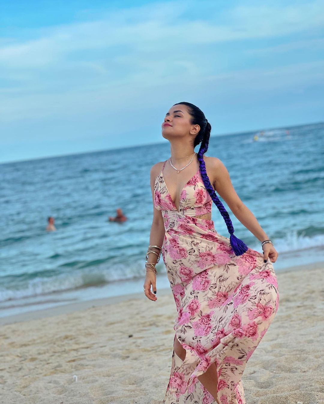 avneet kaur hot pic, avneet kaur sexy, avneet navel, avneet kaur as radha, sexy , avneet kaur ,radha rani, avneet kaur hot cute pics,avneet in bikini, red hot bikini, beach, hot