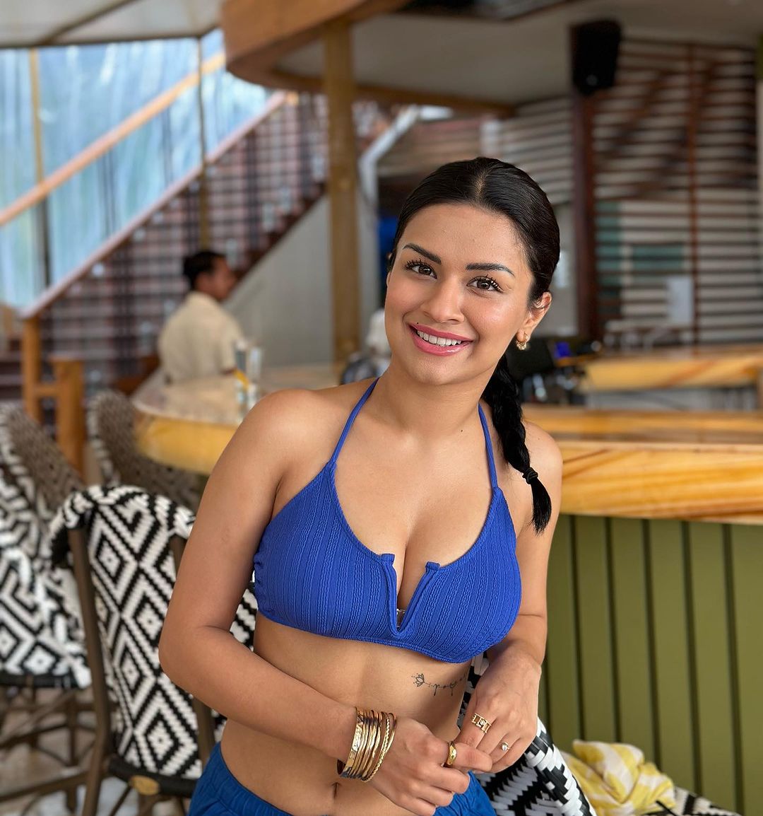 avneet kaur hot pic, avneet kaur sexy, avneet navel, avneet kaur as radha, sexy , avneet kaur ,radha rani, avneet kaur hot cute pics,avneet in bikini, red hot bikini, beach, hot