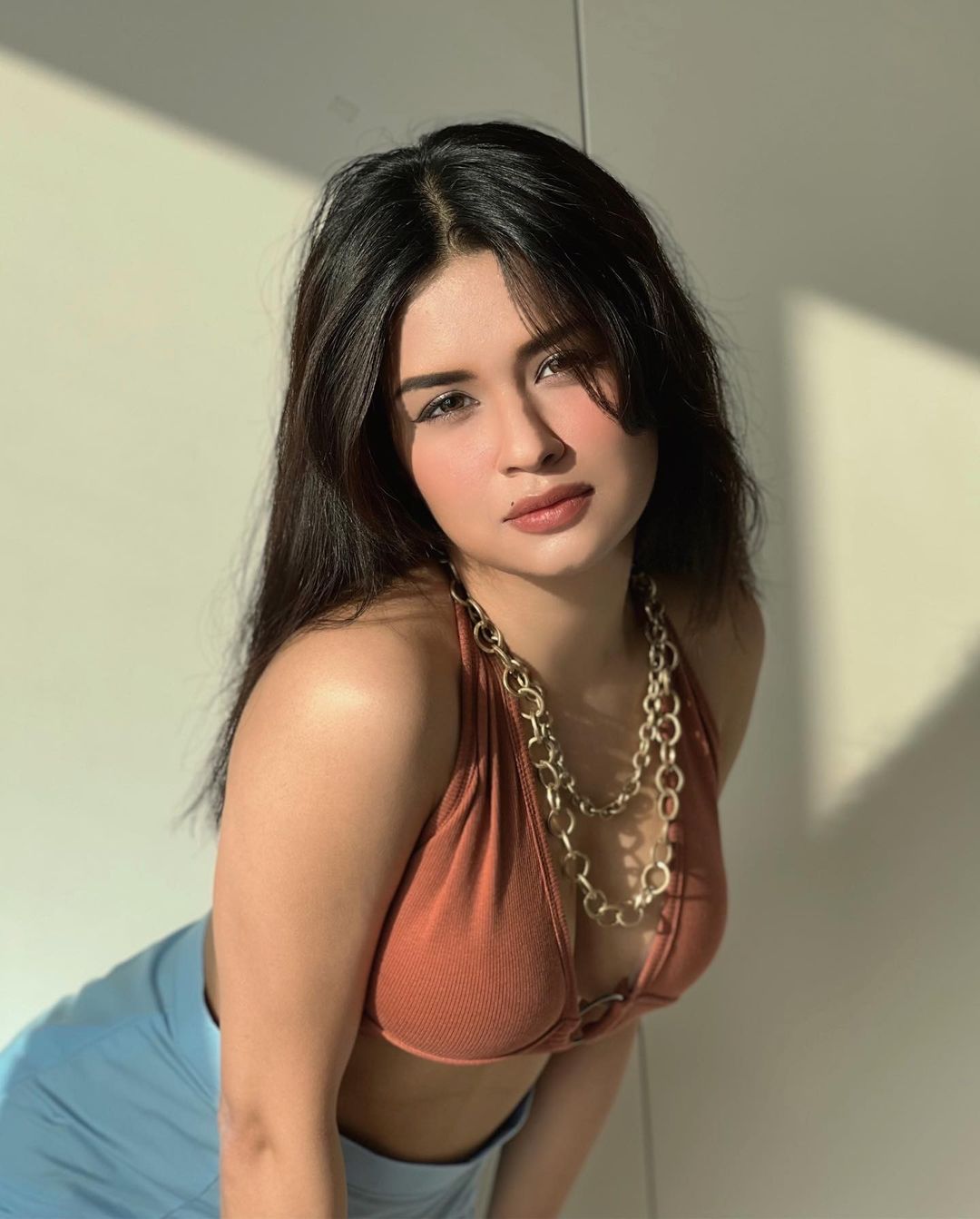 avneet kaur hot pic, avneet kaur sexy, avneet navel, avneet kaur as radha, sexy , avneet kaur ,radha rani, avneet kaur hot cute pics,avneet in bikini, red hot bikini, beach, hot