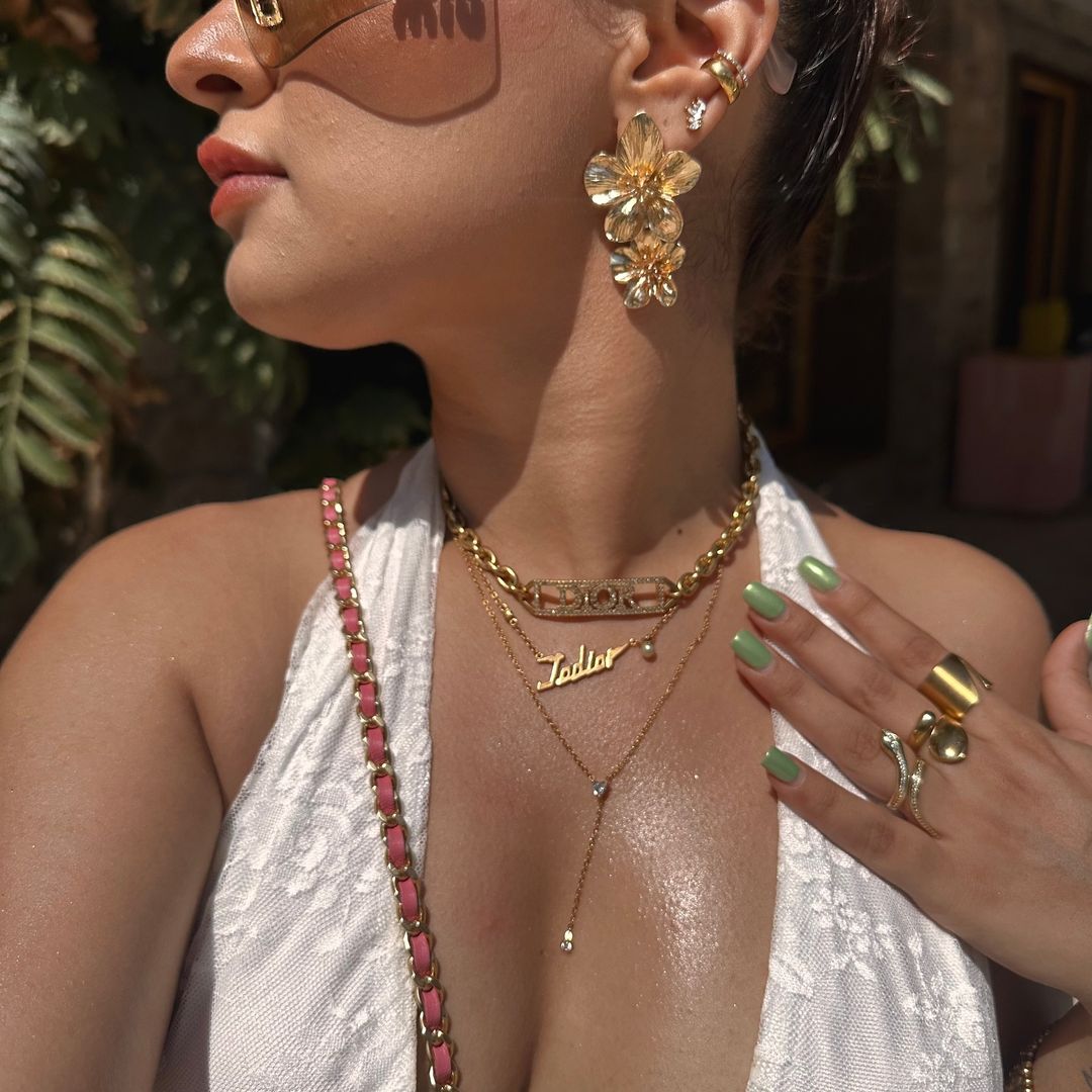 avneet kaur hot pic, avneet kaur sexy, avneet navel, avneet kaur as radha, sexy , avneet kaur ,radha rani, avneet kaur hot cute pics,avneet in bikini, red hot bikini, beach, hot