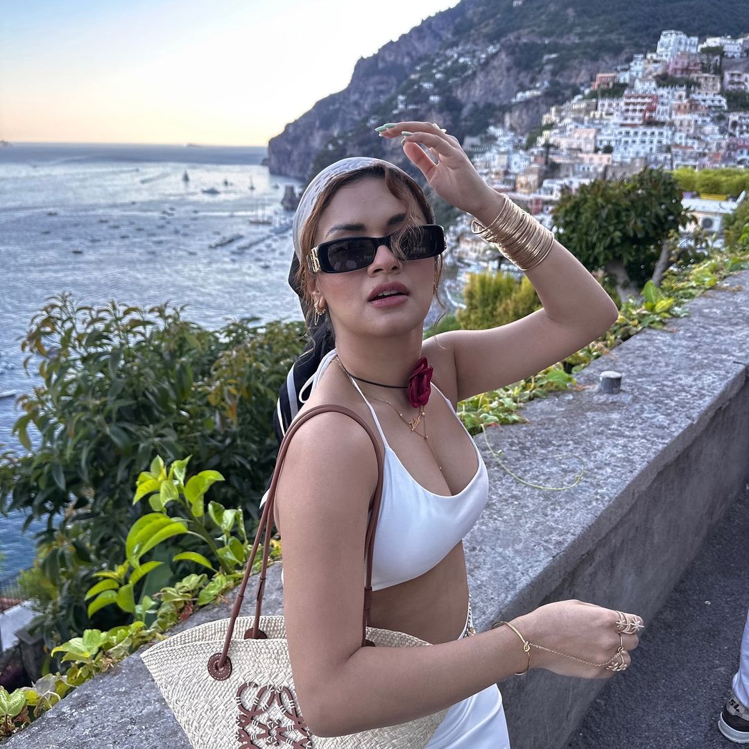 avneet kaur hot pic, avneet kaur sexy, avneet navel, avneet kaur as radha, sexy , avneet kaur ,radha rani, avneet kaur hot cute pics,avneet in bikini, red hot bikini, beach, hot