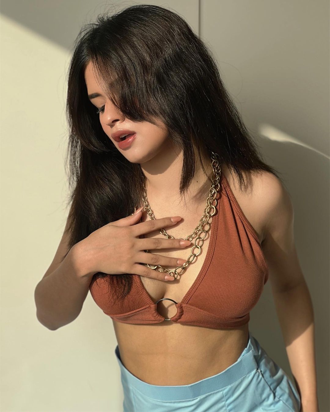 avneet kaur hot pic, avneet kaur sexy, avneet navel, avneet kaur as radha, sexy , avneet kaur ,radha rani, avneet kaur hot cute pics,avneet in bikini, red hot bikini, beach, hot