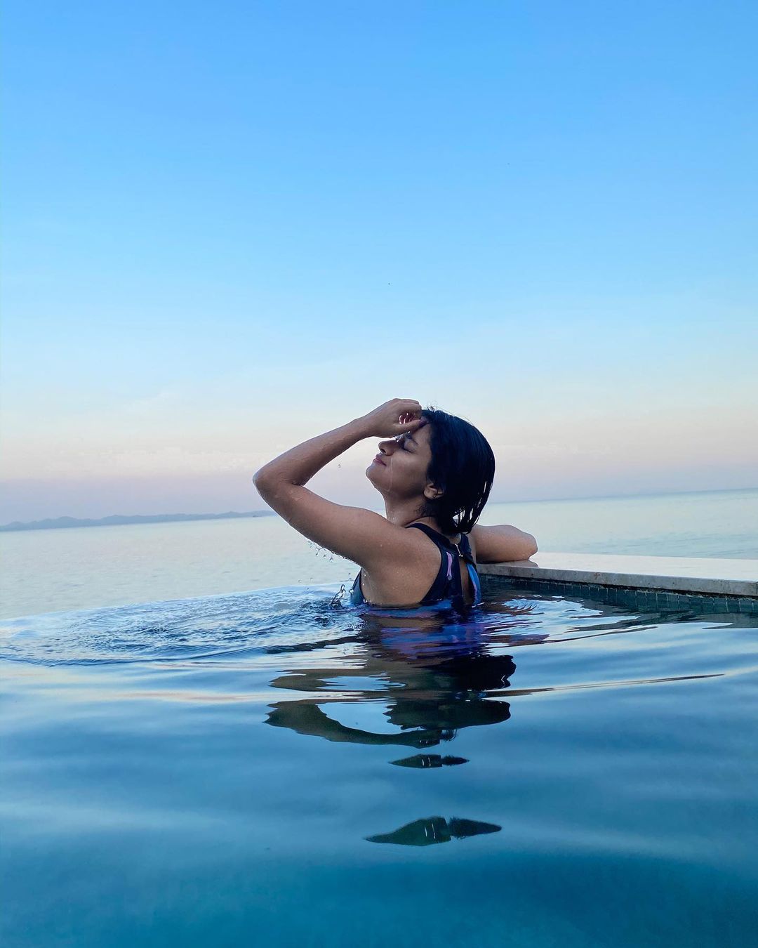 avneet kaur hot pic, avneet kaur sexy, avneet navel, avneet kaur as radha, sexy , avneet kaur ,radha rani, avneet kaur hot cute pics,avneet in bikini, red hot bikini, beach, hot