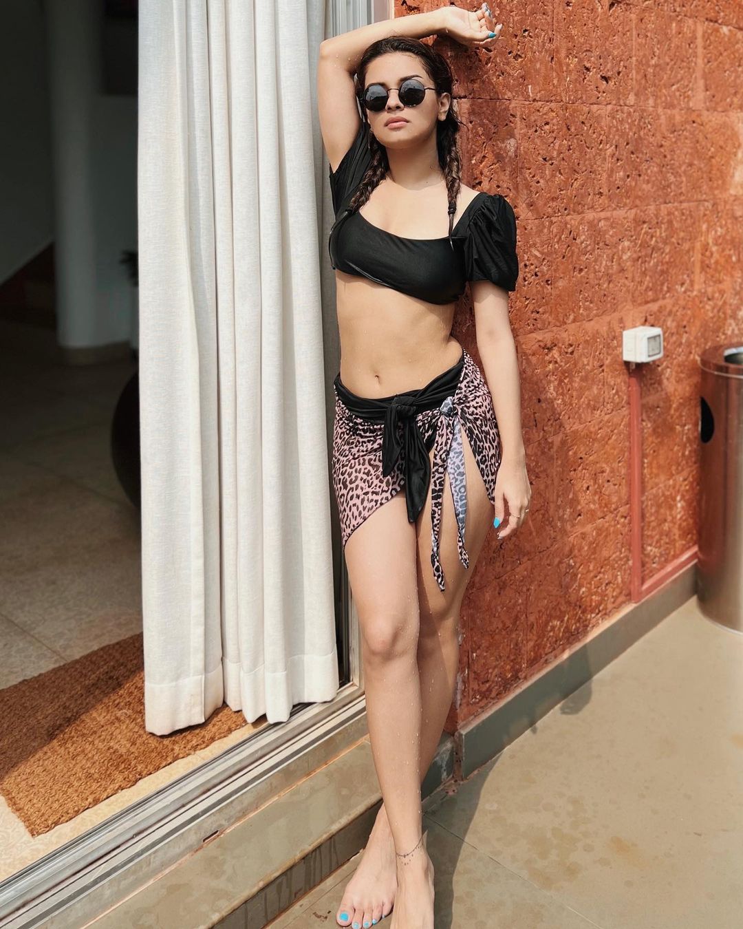 avneet kaur hot pic, avneet kaur sexy, avneet navel, avneet kaur as radha, sexy , avneet kaur ,radha rani, avneet kaur hot cute pics,avneet in bikini, red hot bikini, beach, hot
