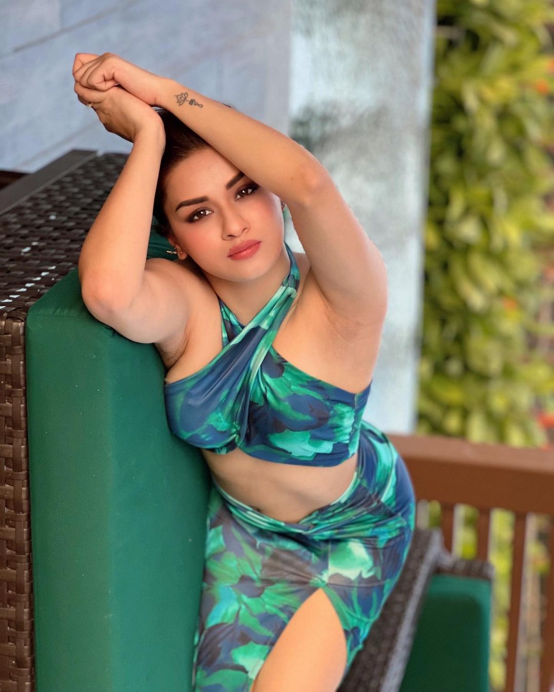 avneet kaur hot pic, avneet kaur sexy, avneet navel, avneet kaur as radha, sexy , avneet kaur ,radha rani, avneet kaur hot cute pics,avneet in bikini, red hot bikini, beach, hot