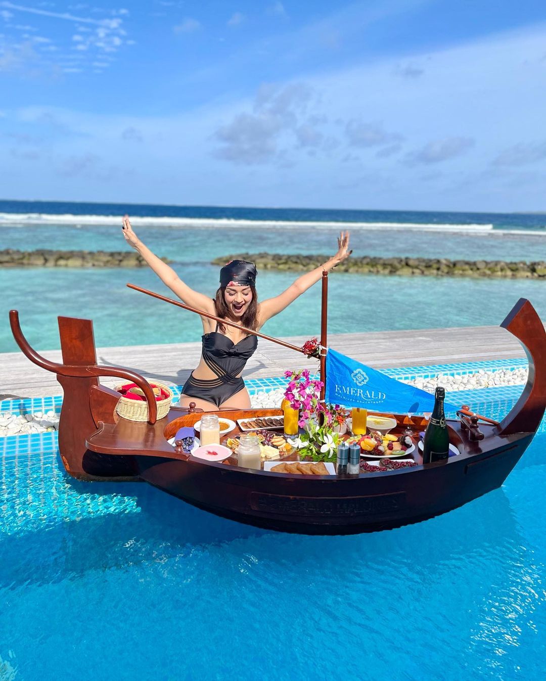 avneet kaur hot pic, avneet kaur sexy, avneet navel, avneet kaur as radha, sexy , avneet kaur ,radha rani, avneet kaur hot cute pics,avneet in bikini, red hot bikini, beach, hot