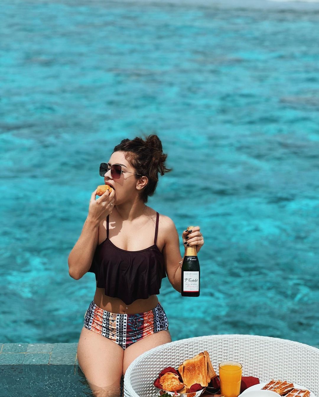 avneet kaur hot pic, avneet kaur sexy, avneet navel, avneet kaur as radha, sexy , avneet kaur ,radha rani, avneet kaur hot cute pics,avneet in bikini, red hot bikini, beach, hot