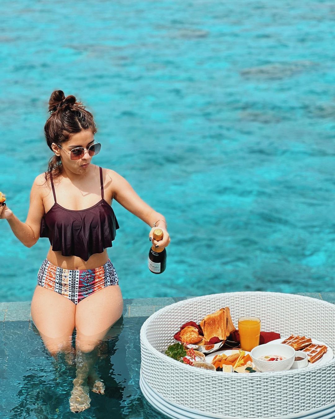avneet kaur hot pic, avneet kaur sexy, avneet navel, avneet kaur as radha, sexy , avneet kaur ,radha rani, avneet kaur hot cute pics,avneet in bikini, red hot bikini, beach, hot