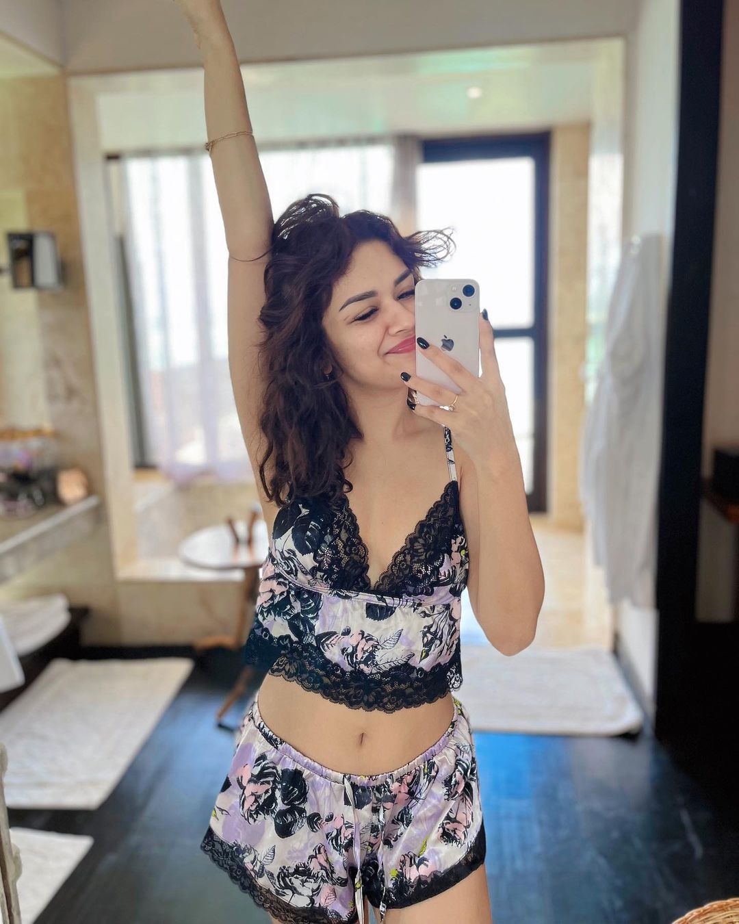 avneet kaur hot pic, avneet kaur sexy, avneet navel, avneet kaur as radha, sexy , avneet kaur ,radha rani, avneet kaur hot cute pics,avneet in bikini, red hot bikini, beach, hot