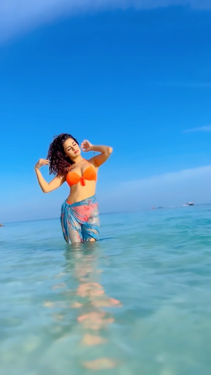 avneet kaur hot pic, avneet kaur sexy, avneet navel, avneet kaur as radha, sexy , avneet kaur ,radha rani, avneet kaur hot cute pics,avneet in bikini, red hot bikini, beach, hot